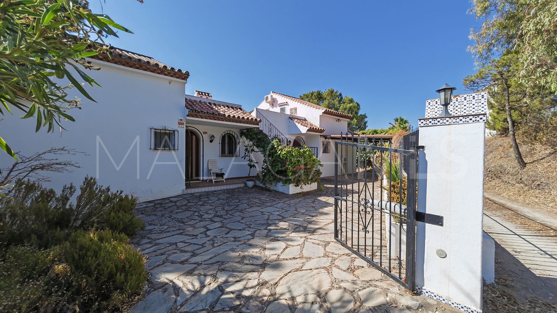 Villa for sale in Estepona