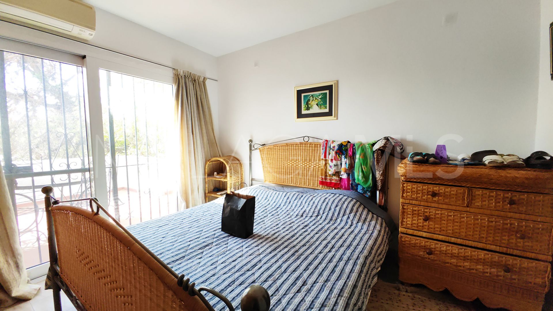 Villa for sale in Estepona