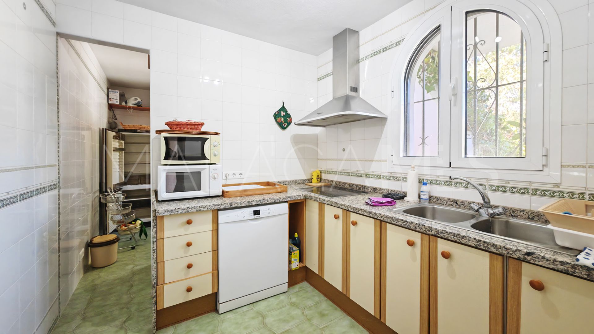 Villa for sale in Estepona