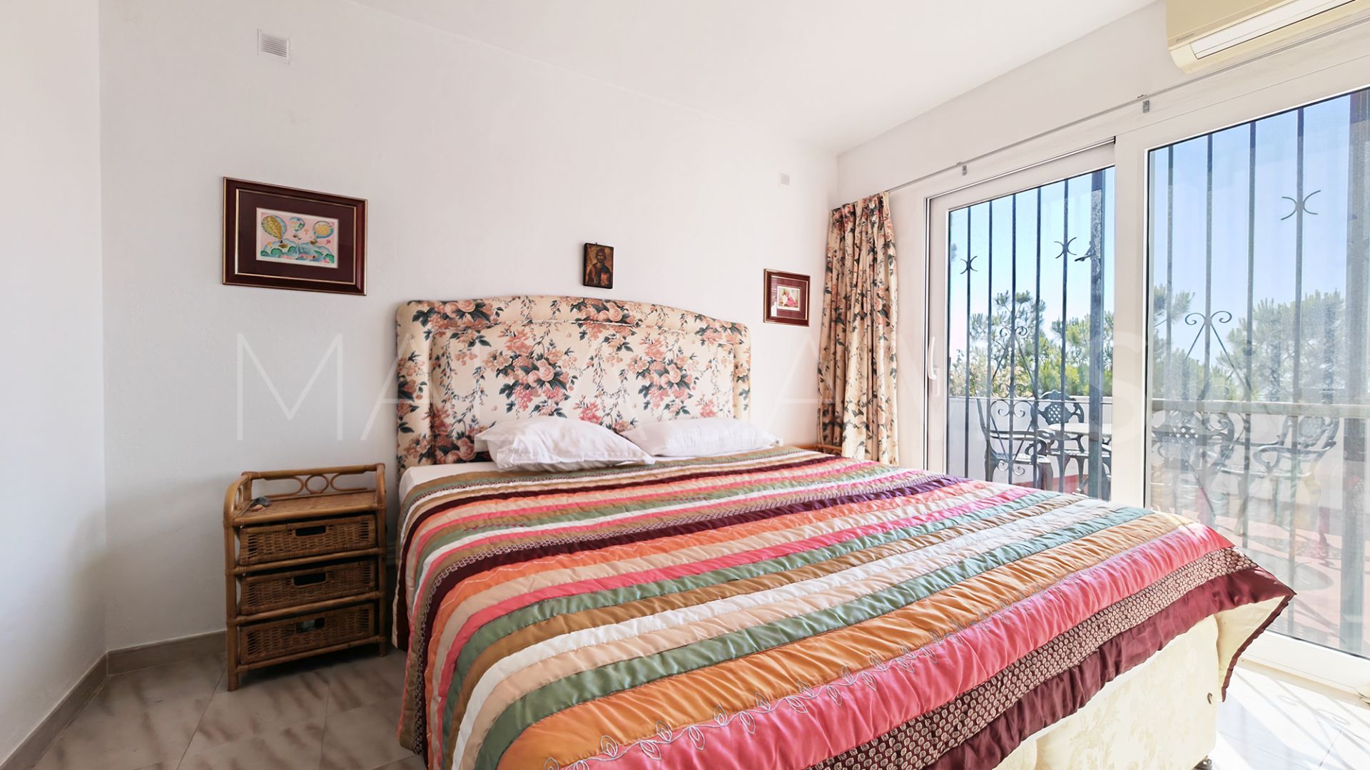 Villa for sale in Estepona