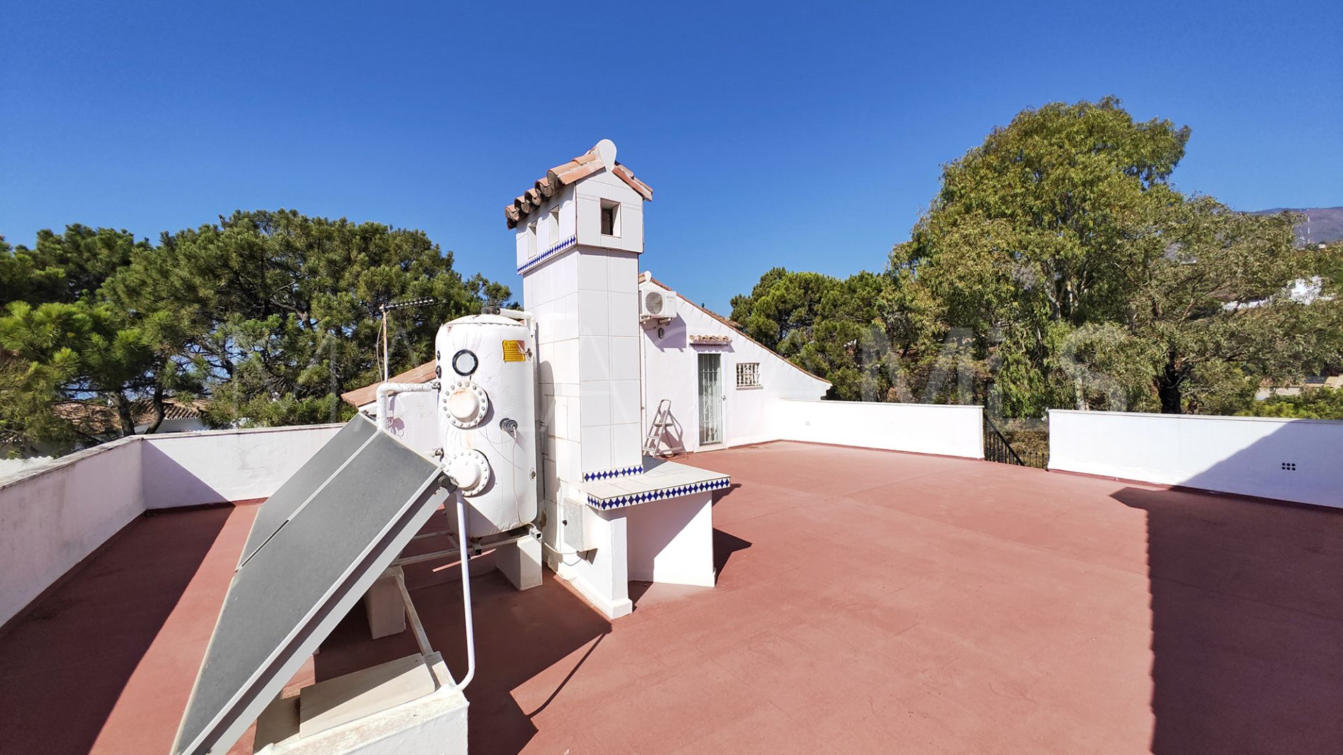 Villa for sale in Estepona