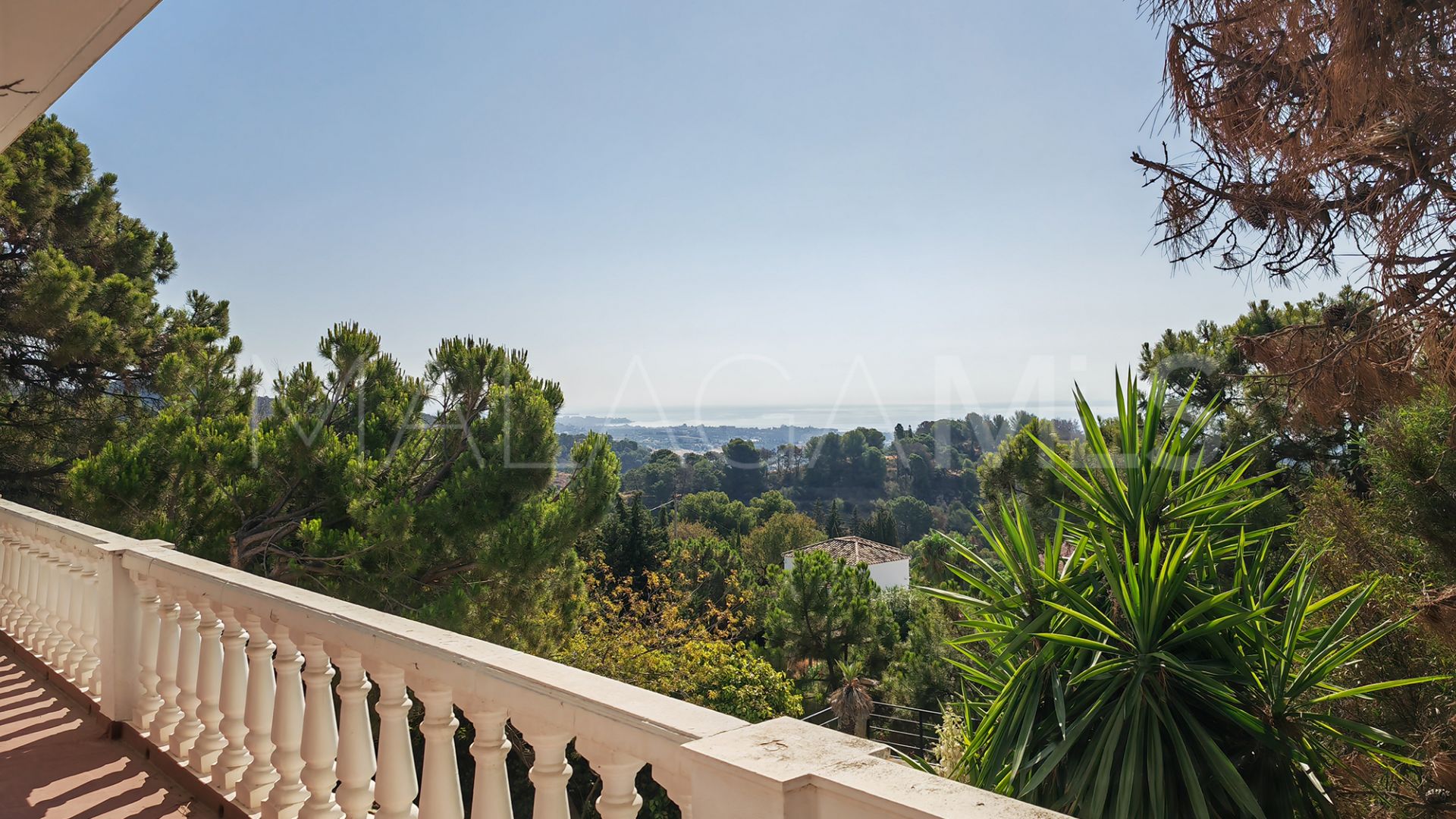 Villa for sale in Estepona