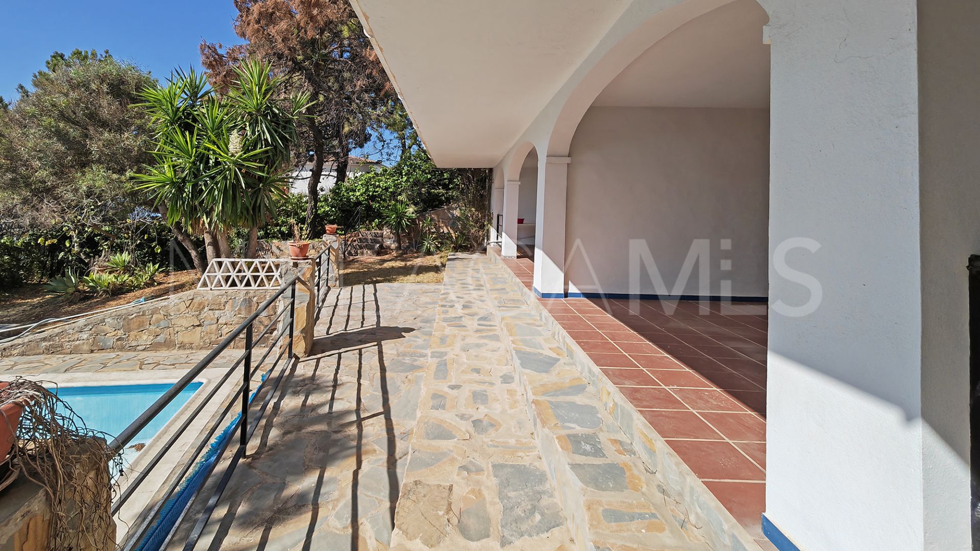 Villa for sale in Estepona