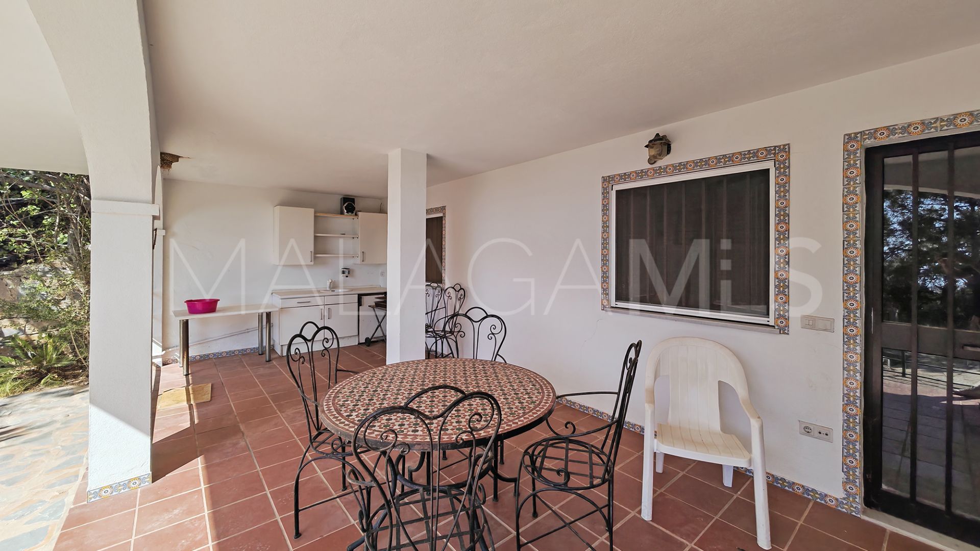 Villa for sale in Estepona