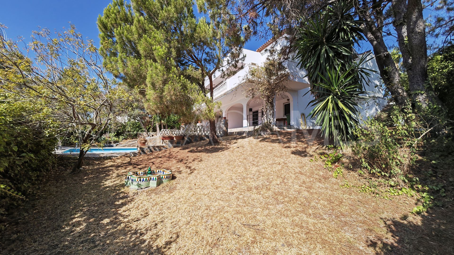Villa for sale in Estepona