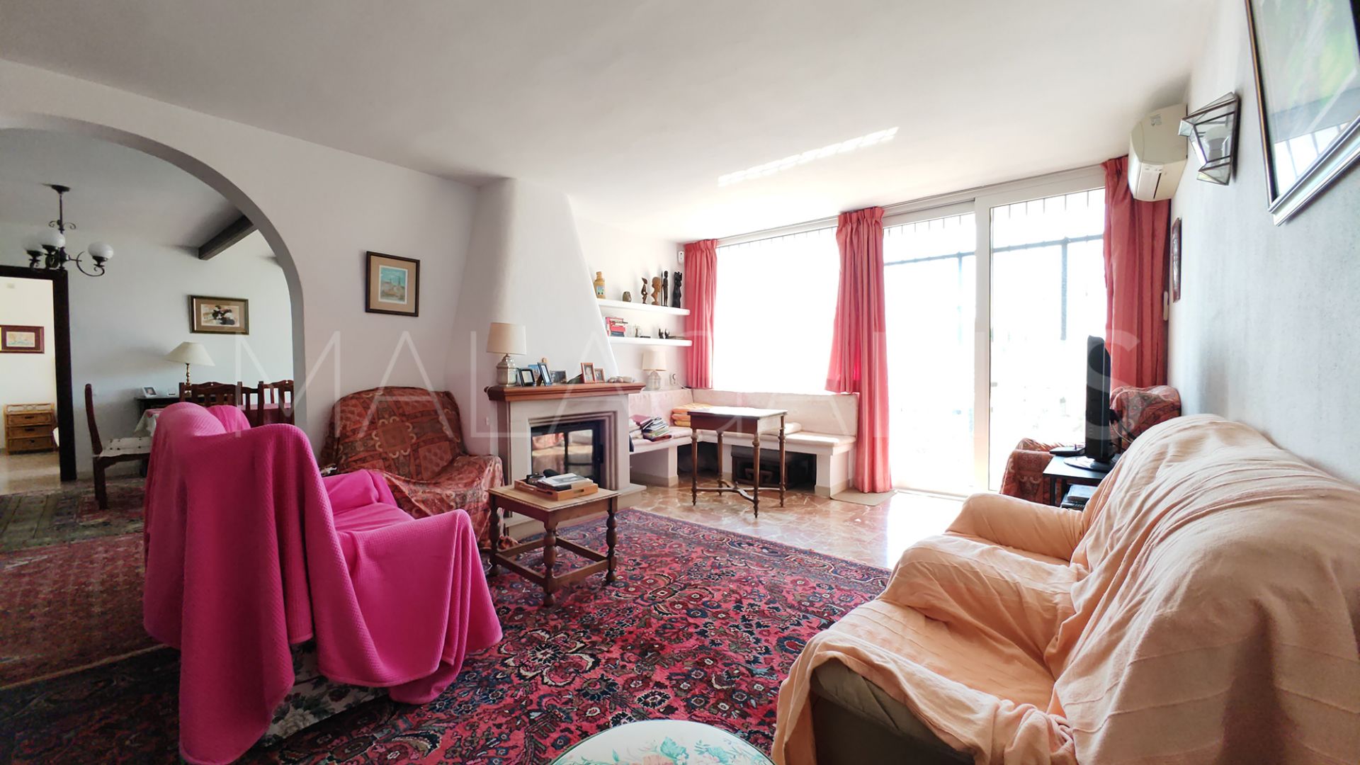 Villa for sale in Estepona