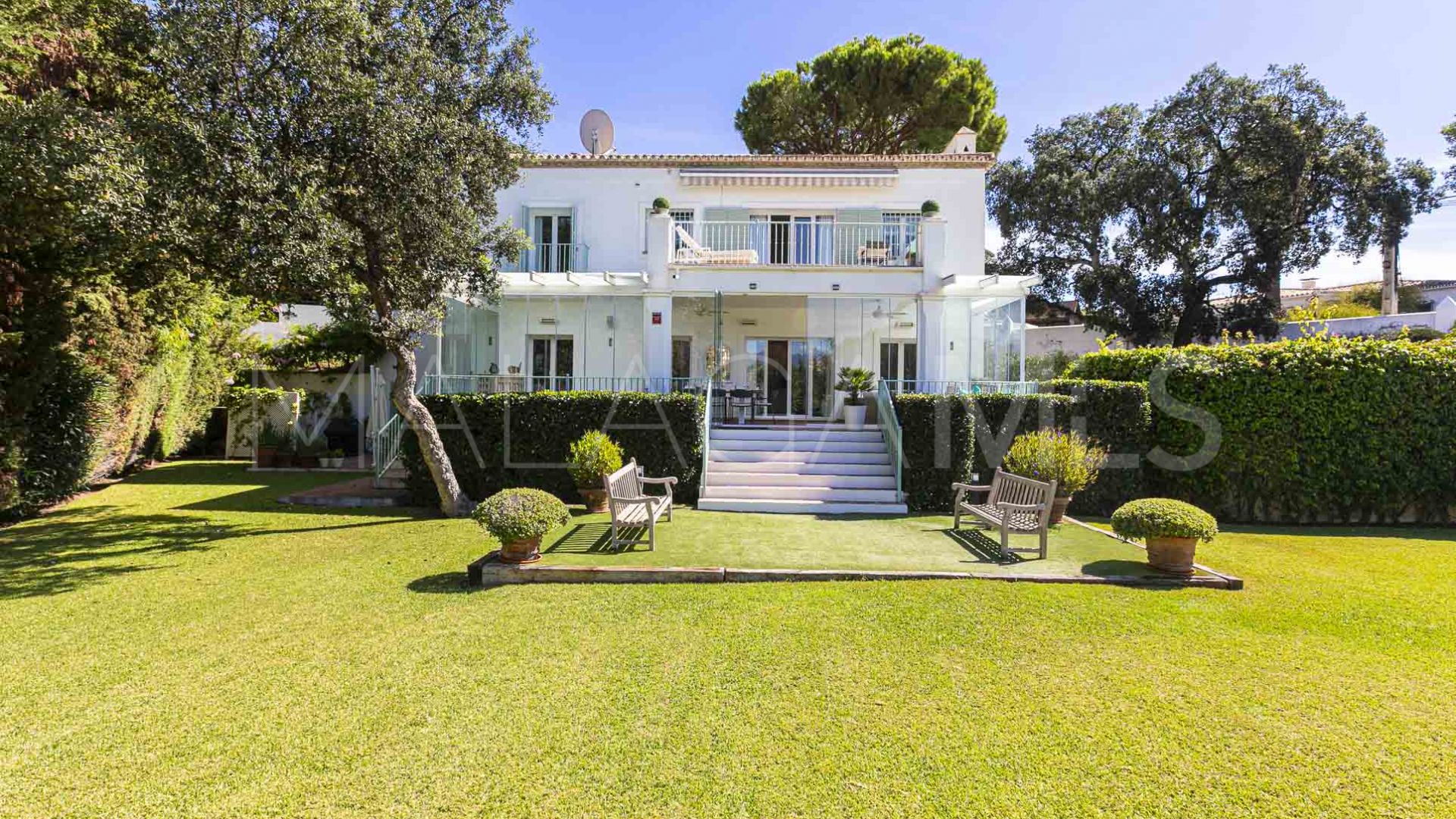 Villa for sale in Elviria