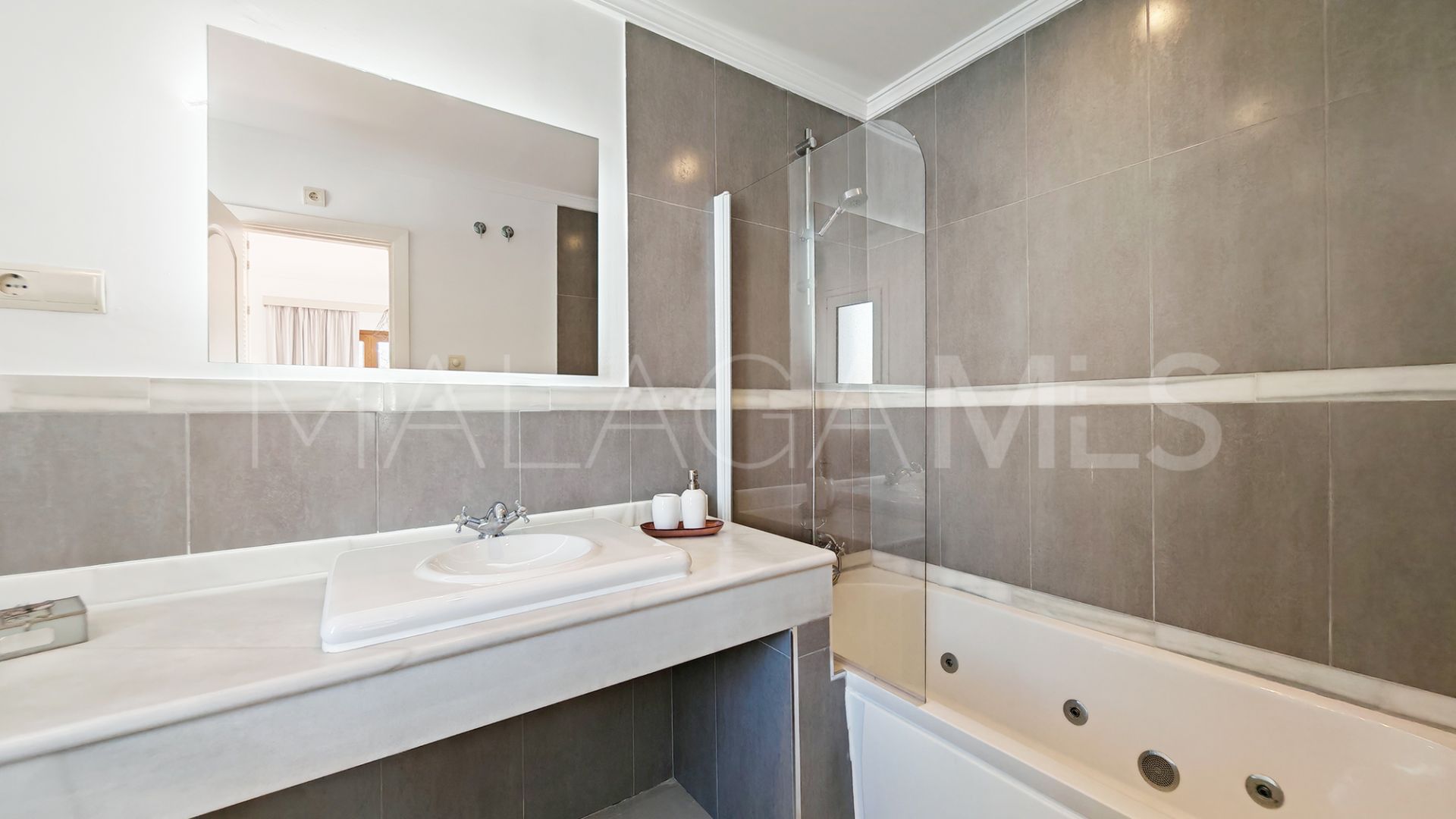 Villa for sale in Estepona