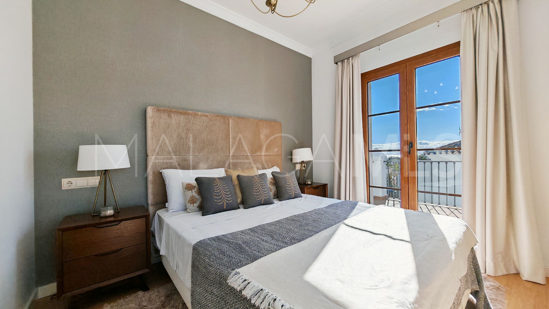 Villa for sale in Estepona