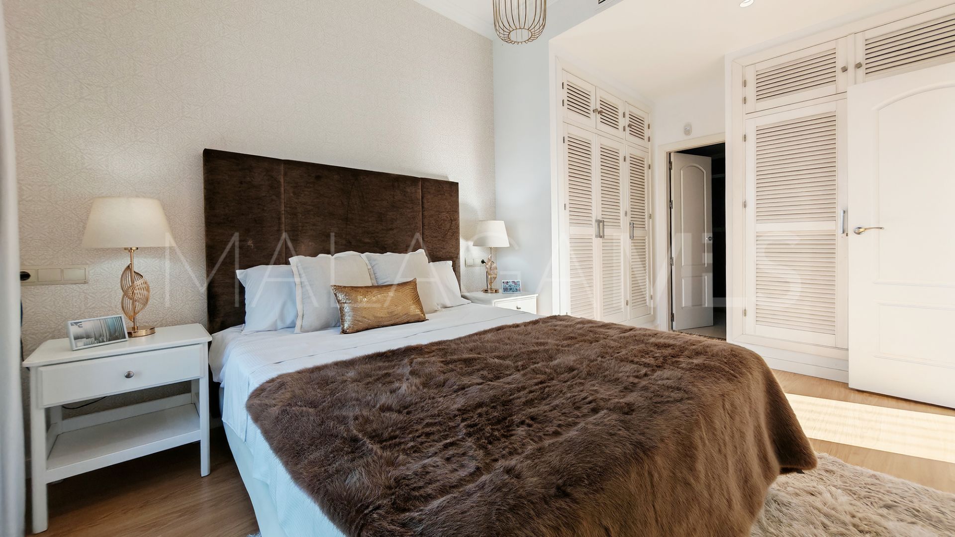 Villa for sale in Estepona