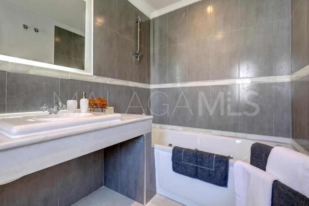 Villa for sale in Estepona