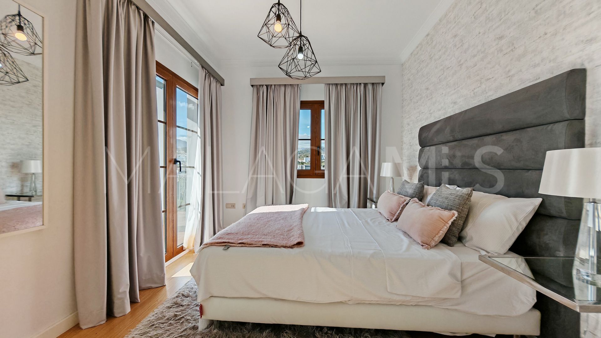 Villa for sale in Estepona