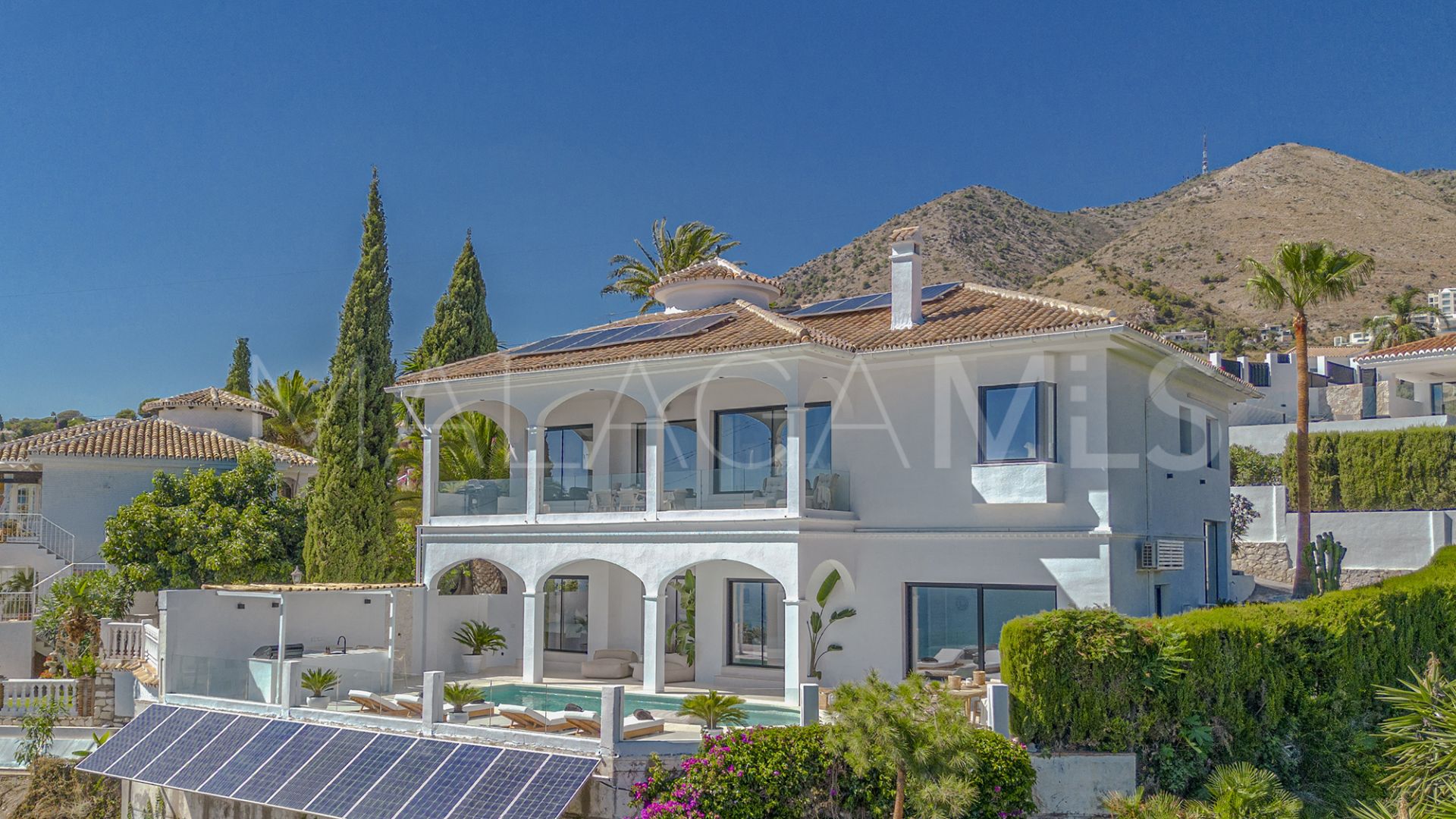 Villa for sale in Benalmadena