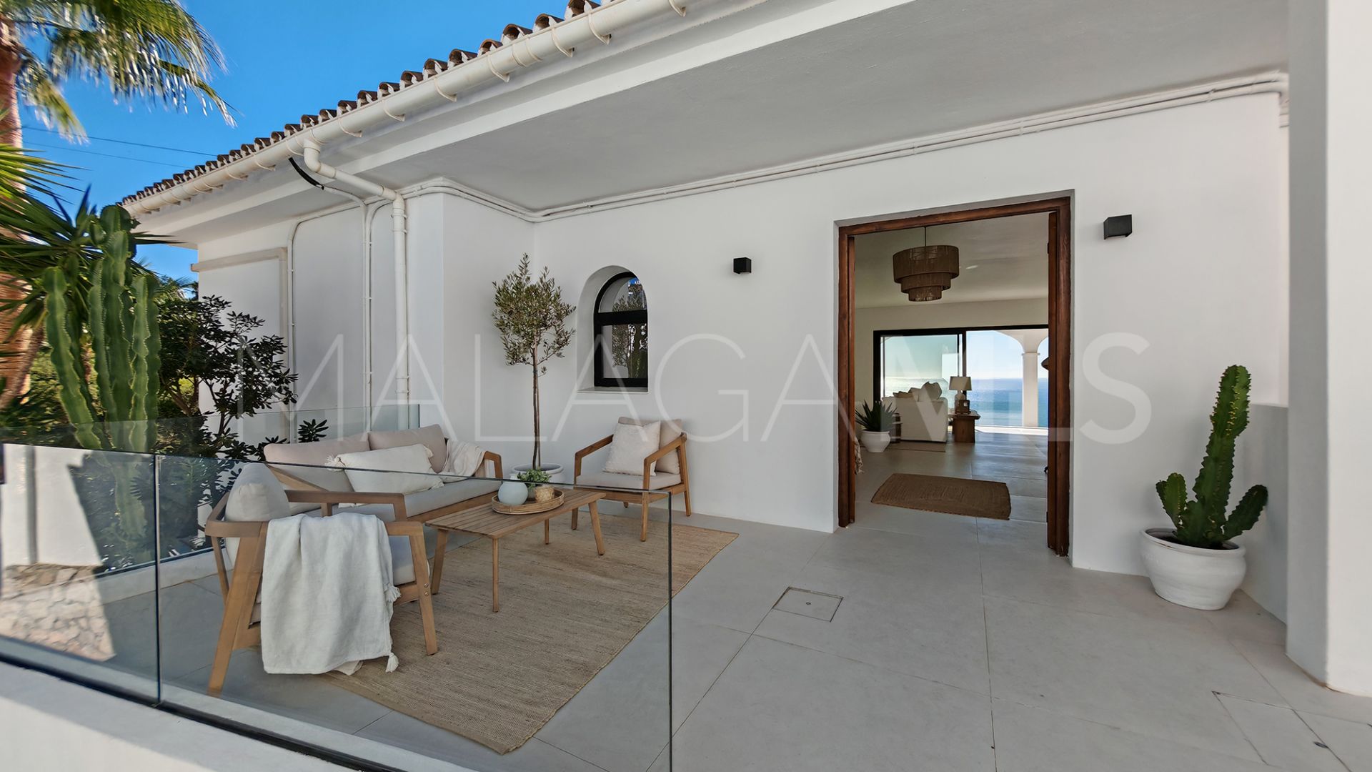 Villa for sale in Benalmadena