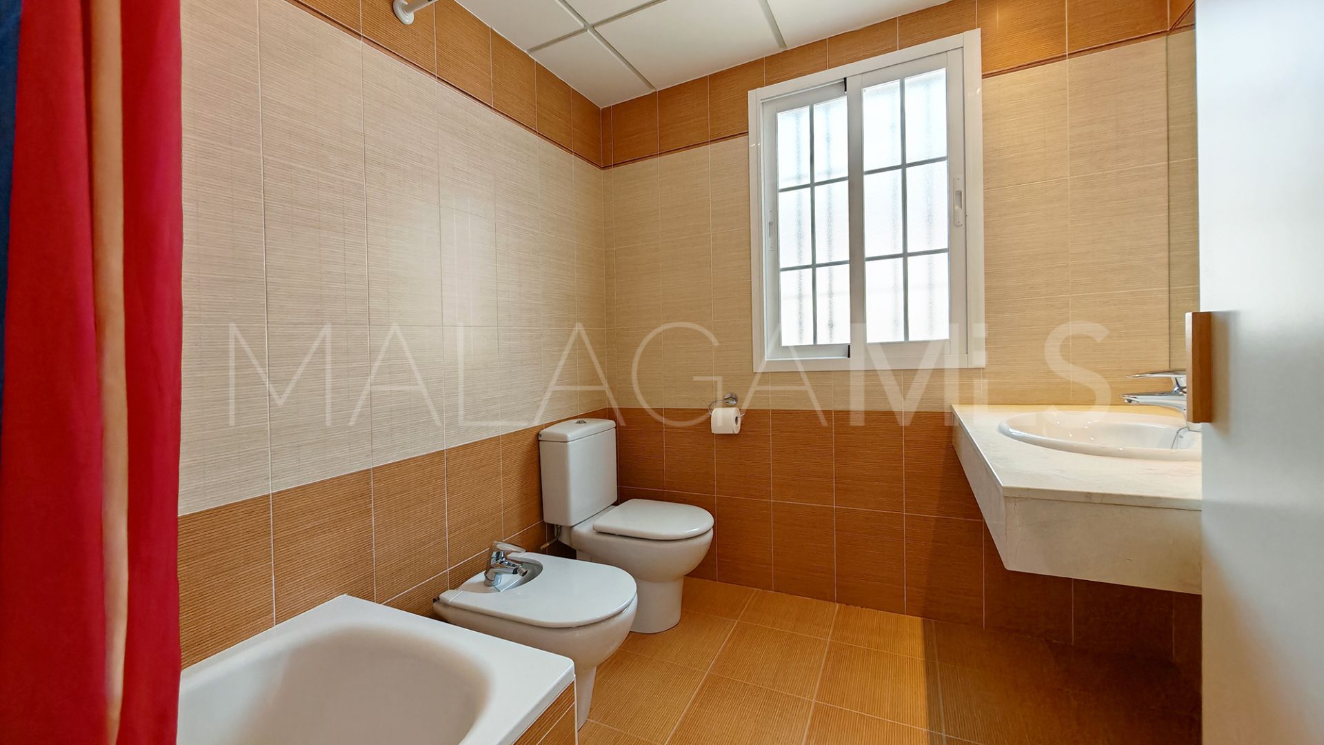 For sale 5 bedrooms house in Las Chapas