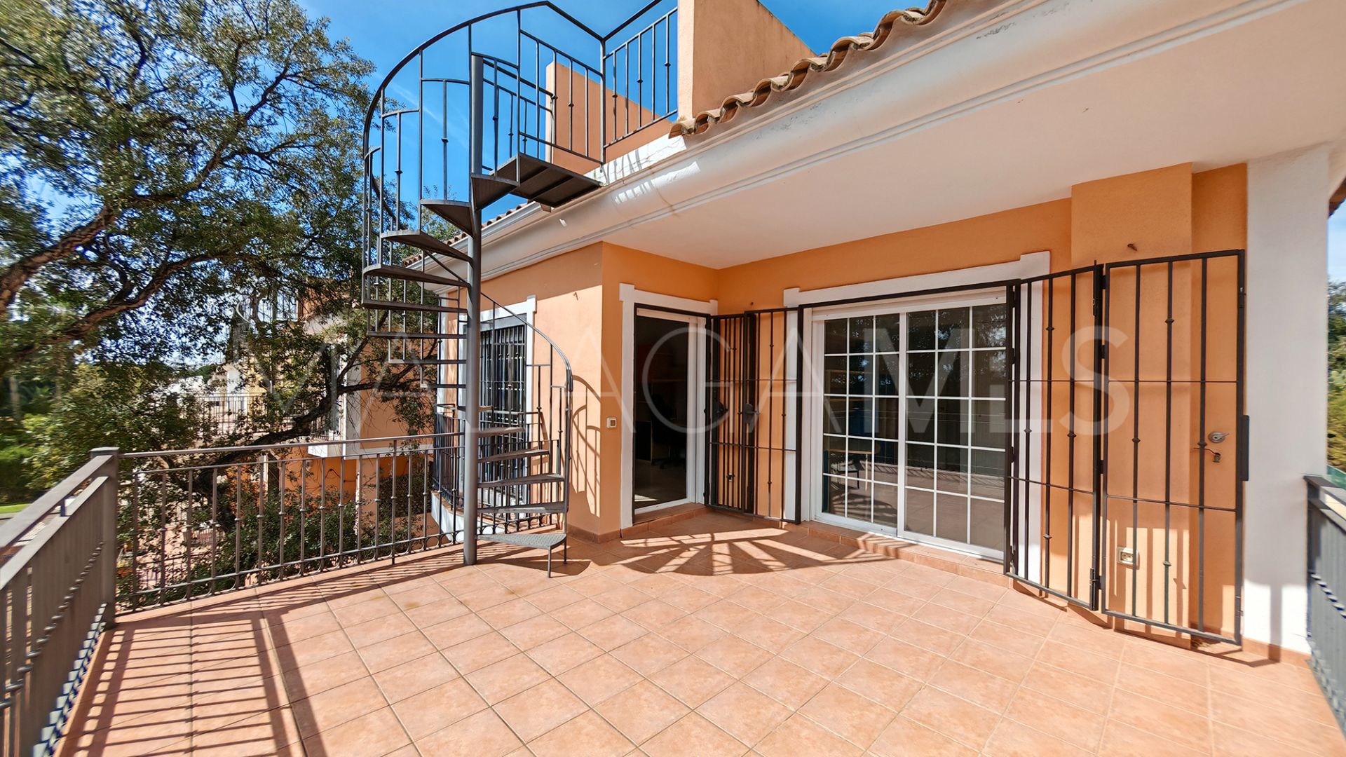 For sale 5 bedrooms house in Las Chapas