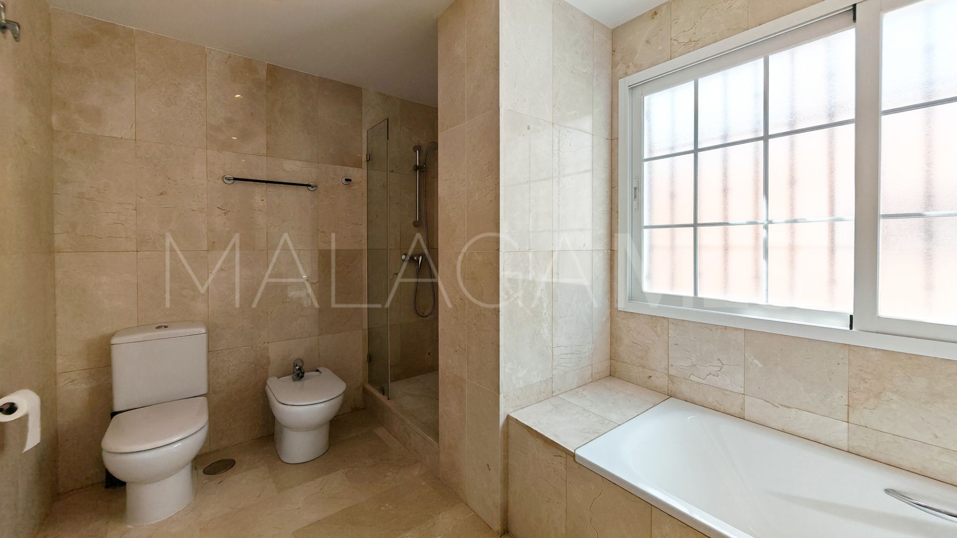 For sale 5 bedrooms house in Las Chapas