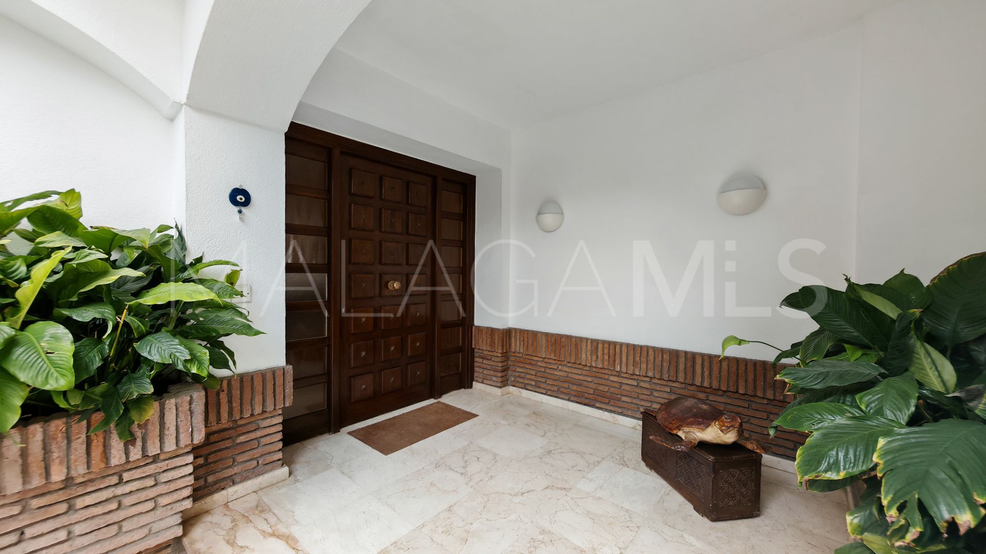 Villa for sale in Los Monteros