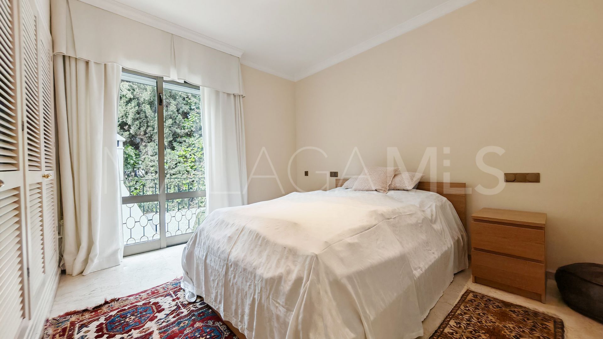 Villa for sale in Los Monteros