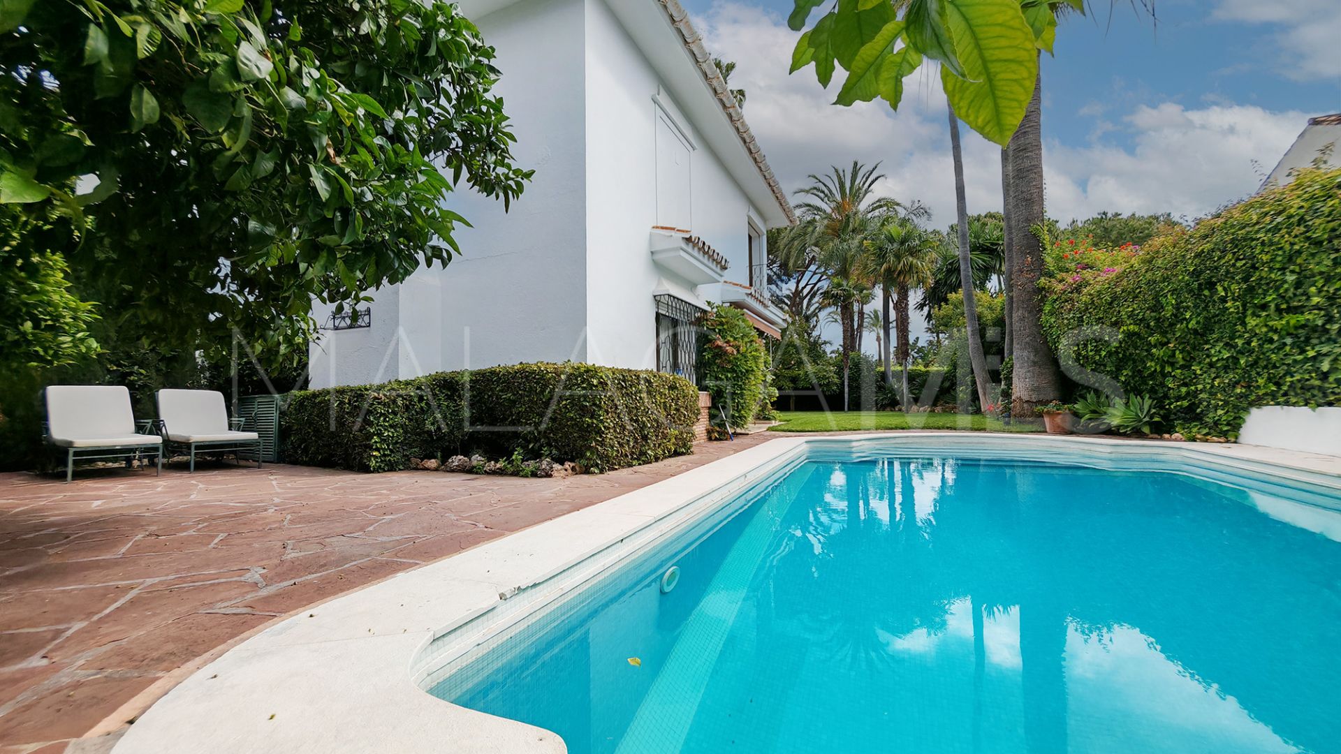 Villa for sale in Los Monteros