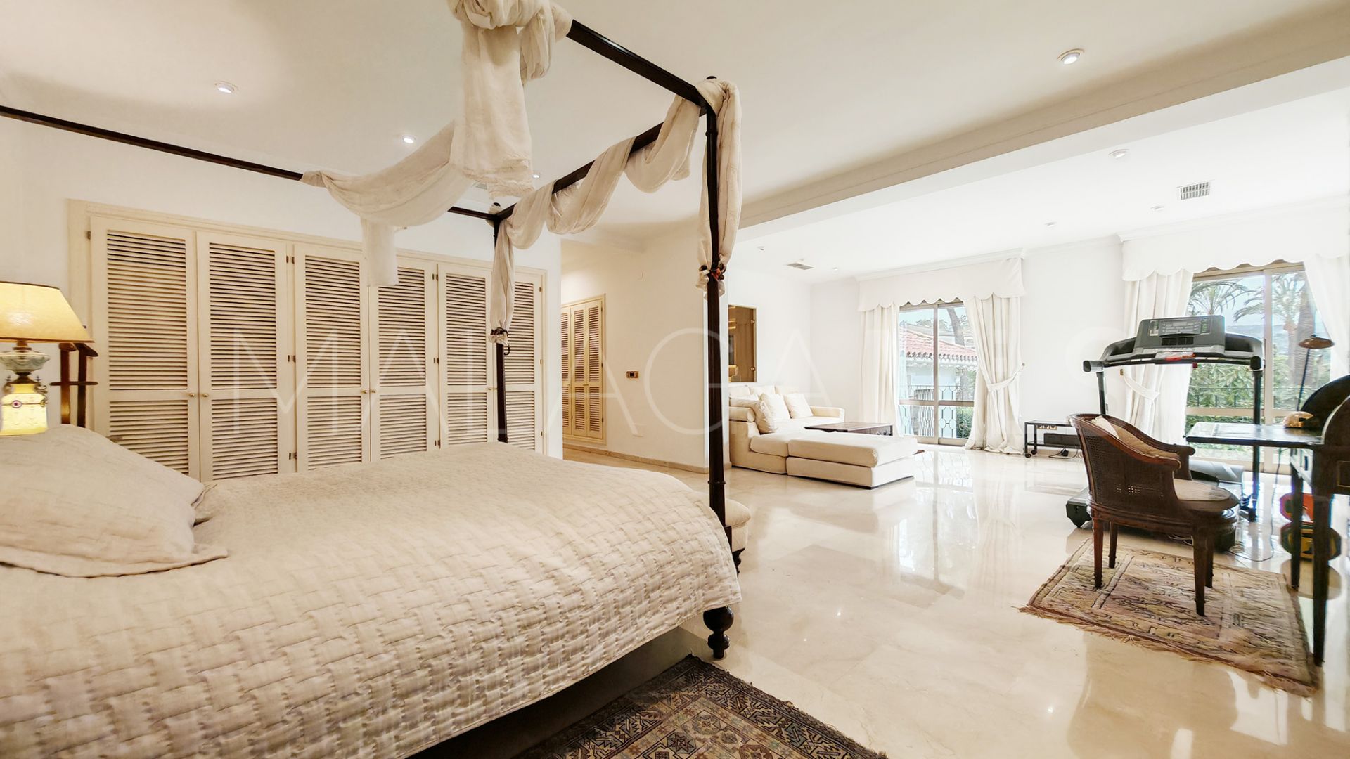 Villa for sale in Los Monteros