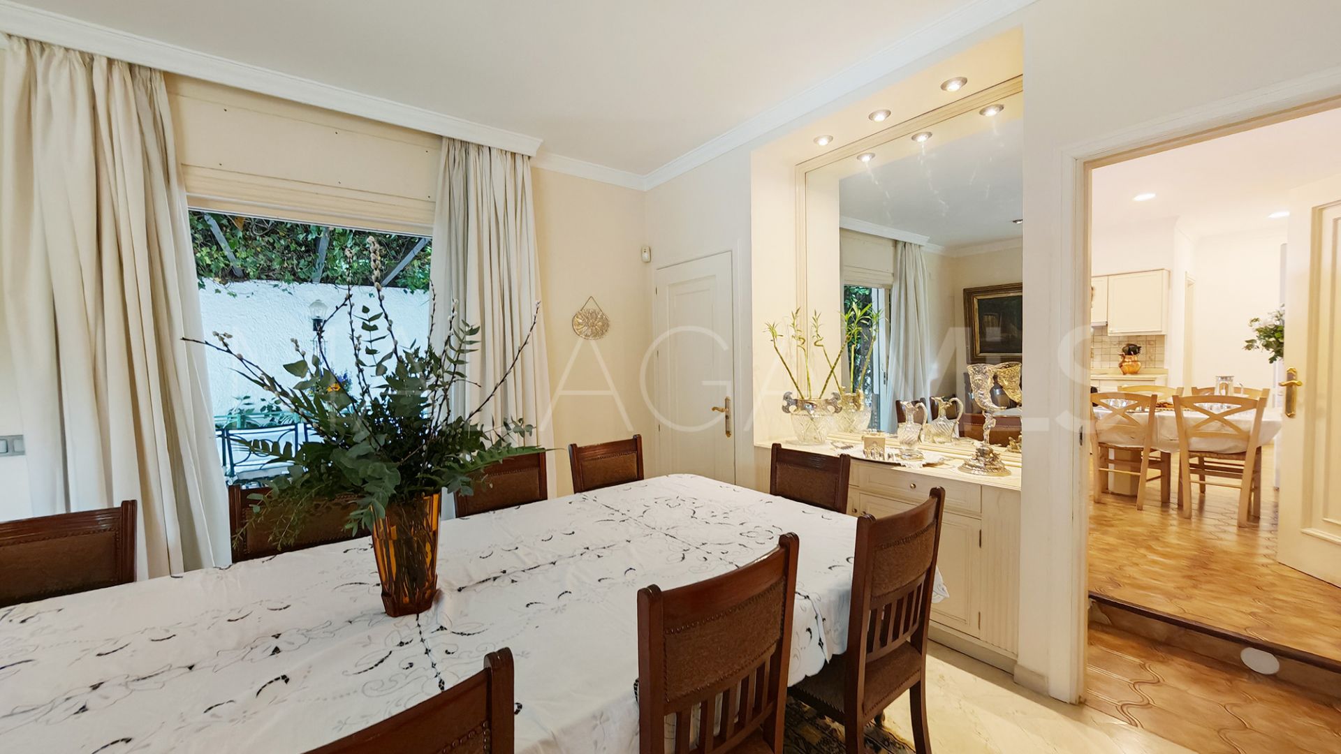 Villa for sale in Los Monteros