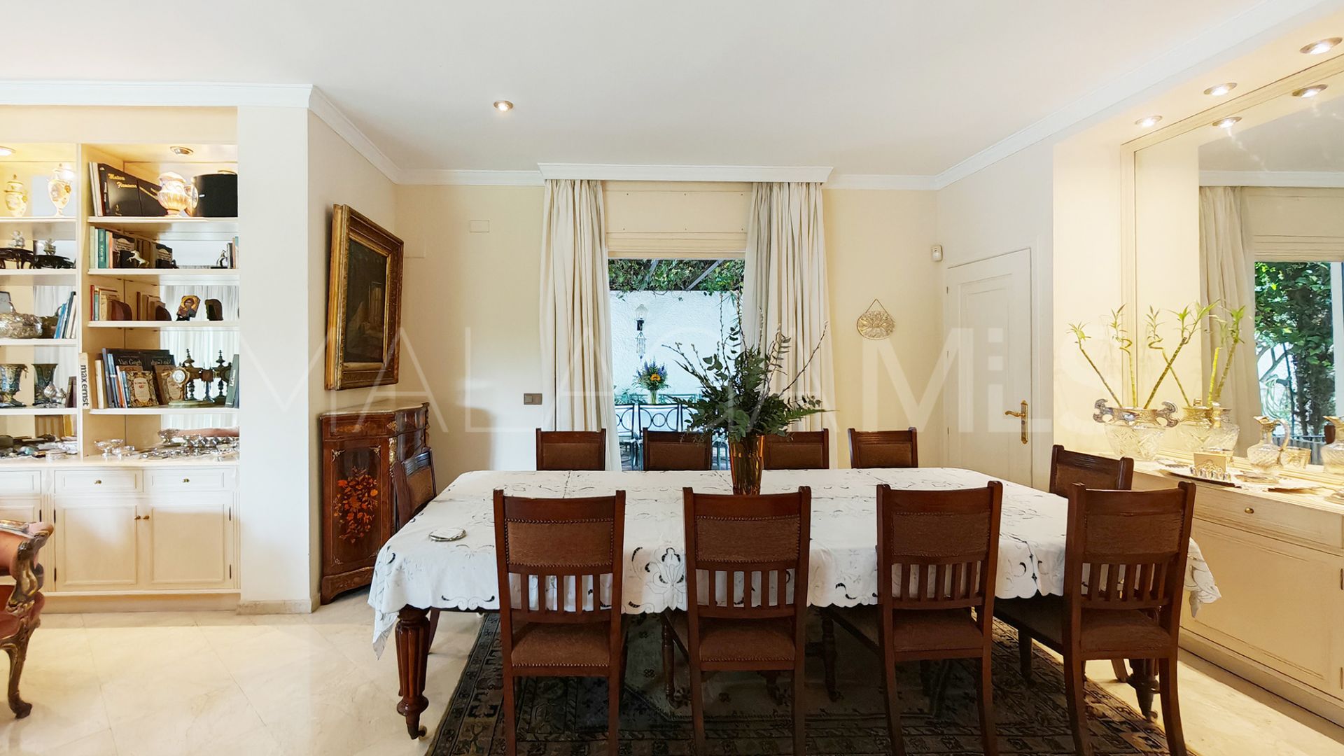 Villa for sale in Los Monteros