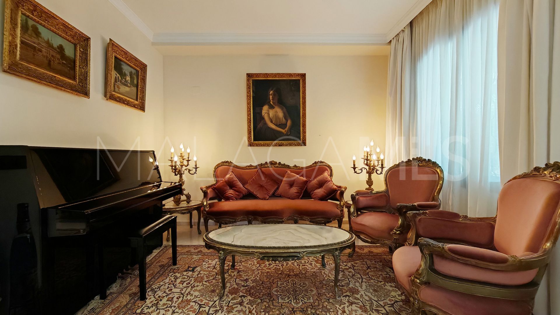 Villa for sale in Los Monteros