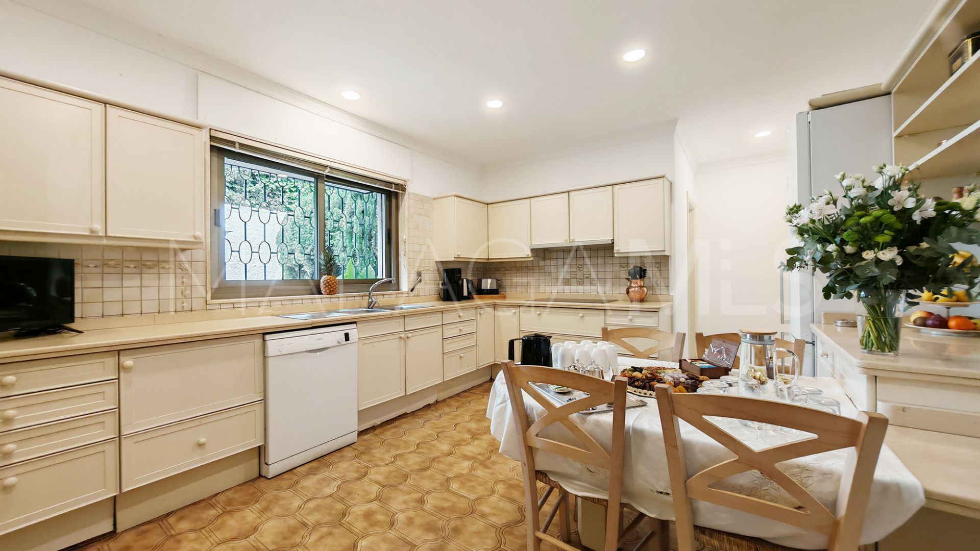 Villa for sale in Los Monteros