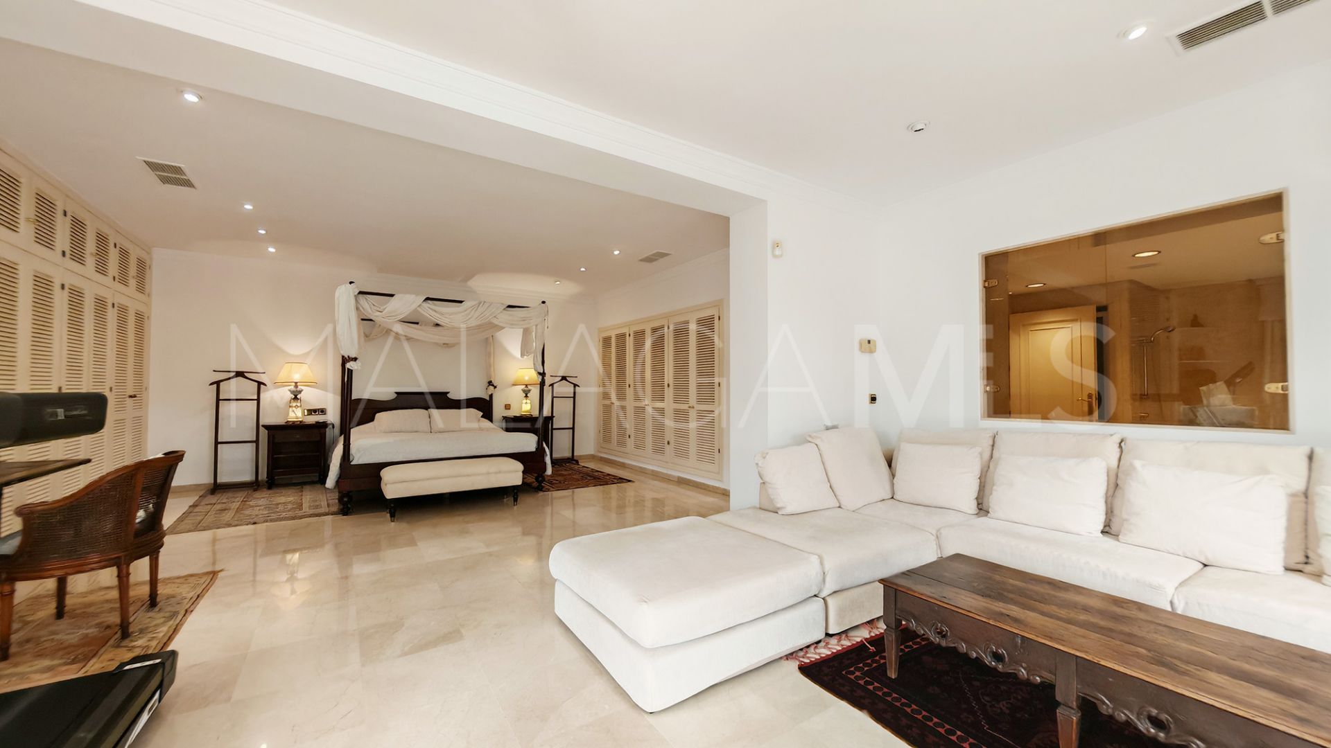 Villa for sale in Los Monteros
