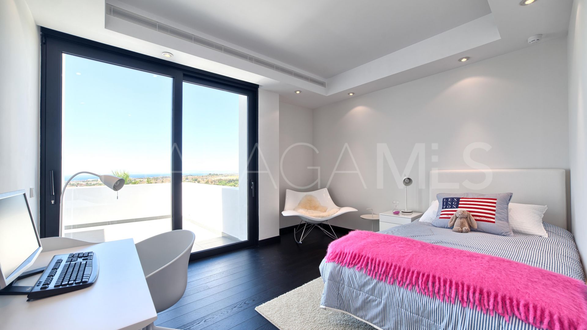 Villa for sale in Los Flamingos Golf