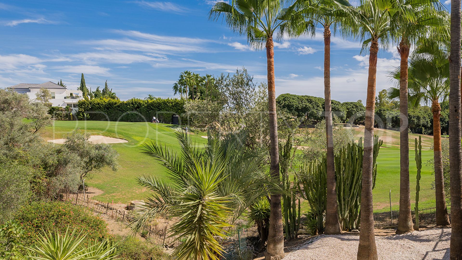 Villa a la venta con 4 dormitorios en Nueva Andalucia