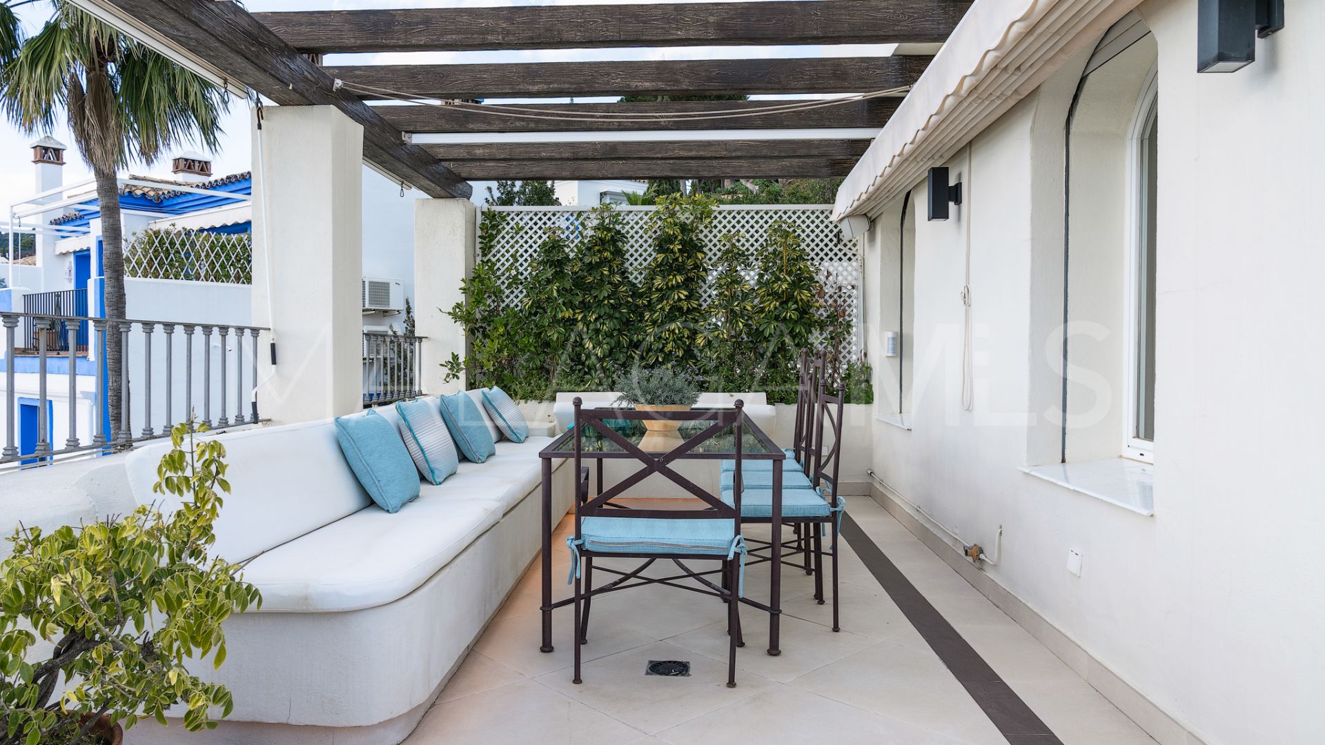 Buy triplex with 4 bedrooms in Las Colinas de la Heredia