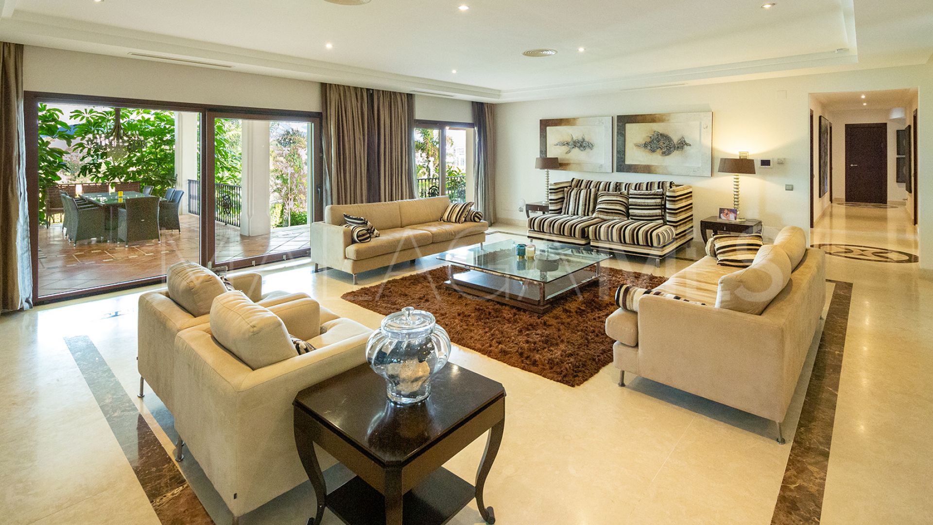 Villa for sale in Nueva Andalucia