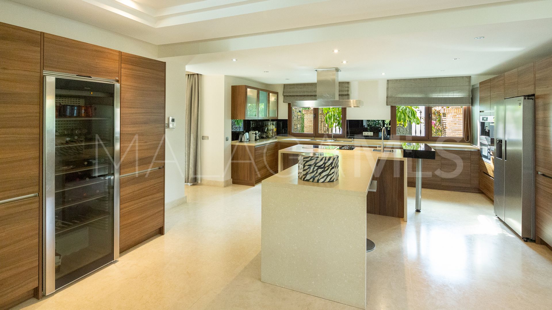 Villa for sale in Nueva Andalucia