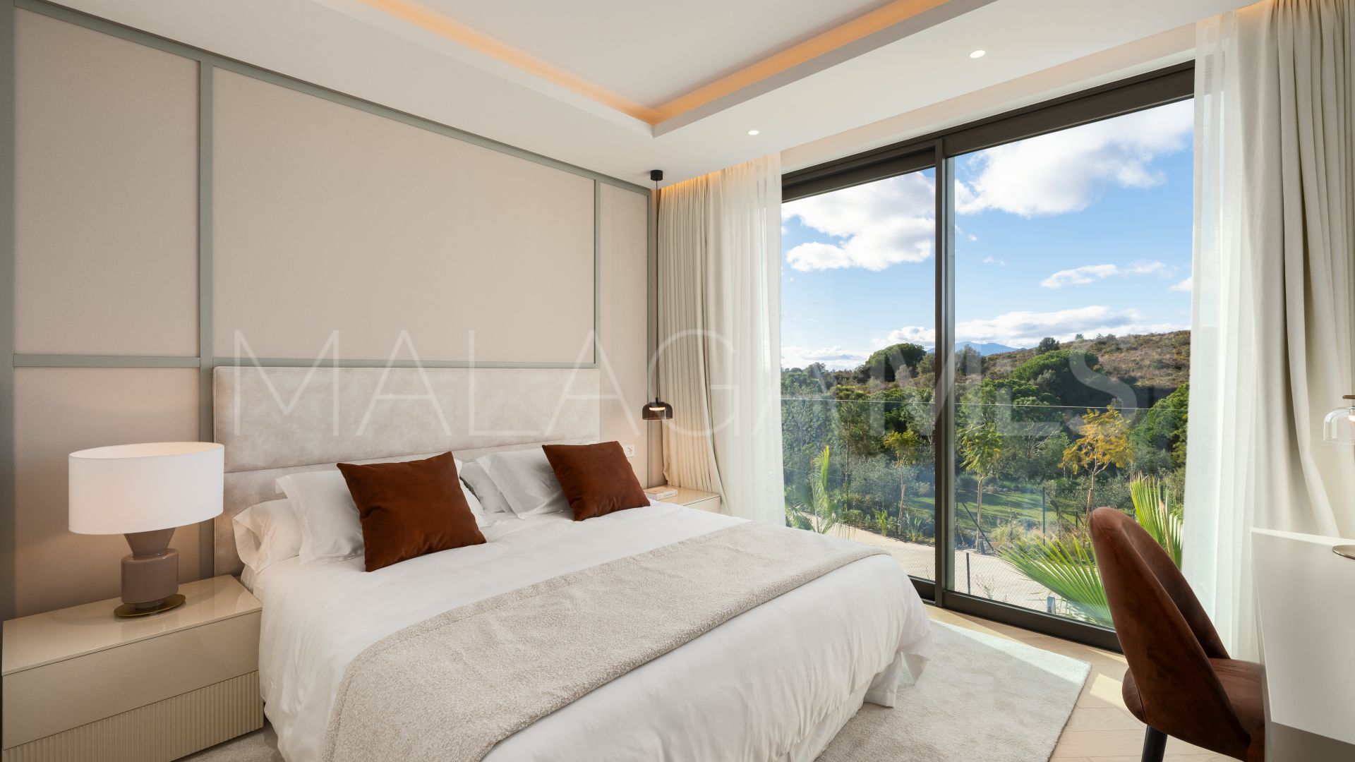 Villa for sale in Marbella Hill Club with 5 bedrooms