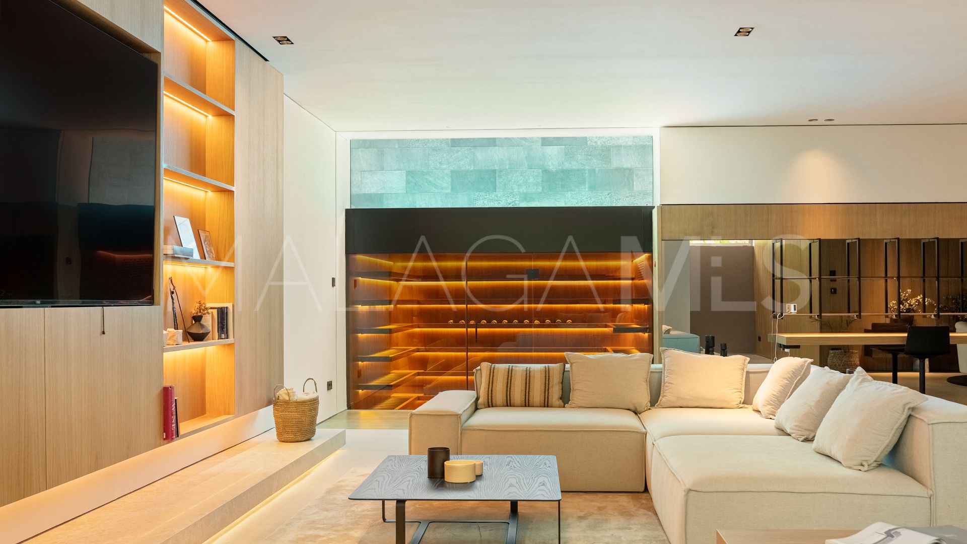 Villa for sale in Nueva Andalucia