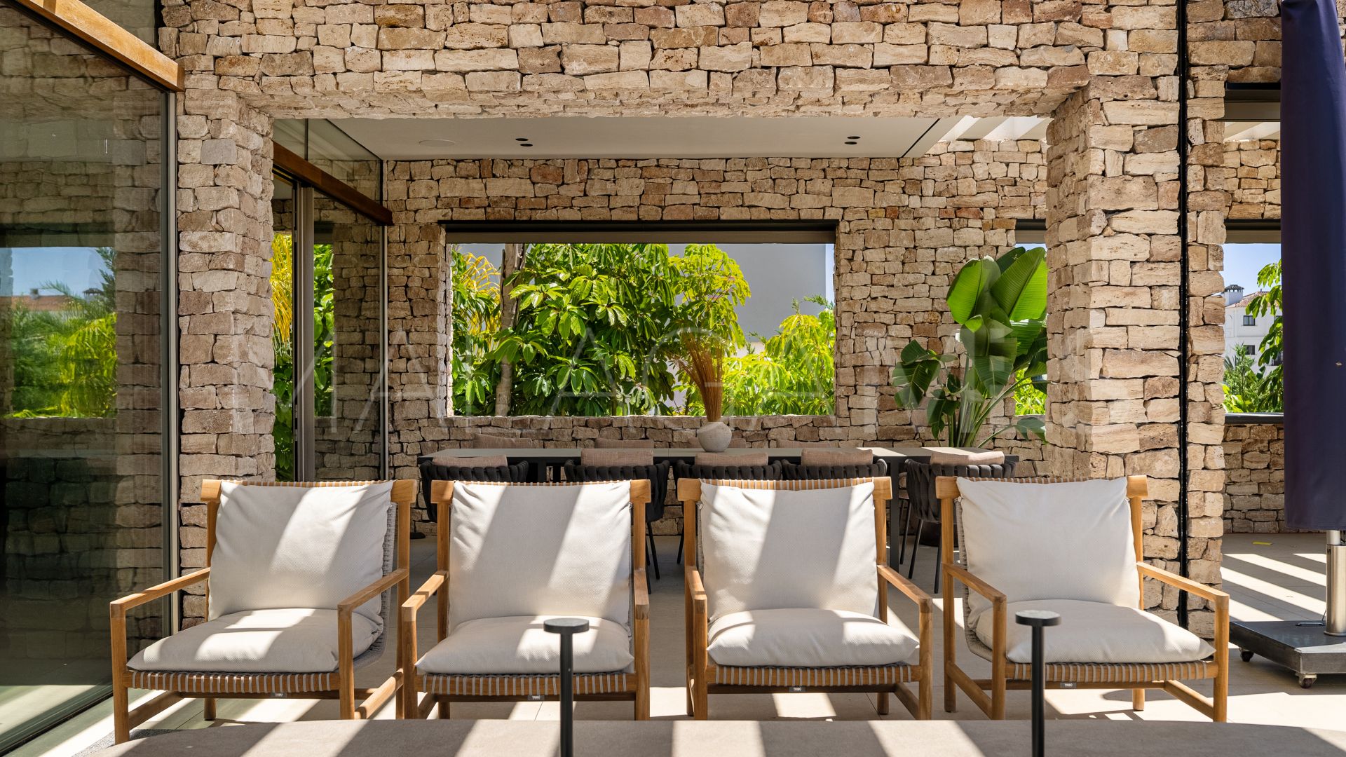 Villa for sale in Nueva Andalucia