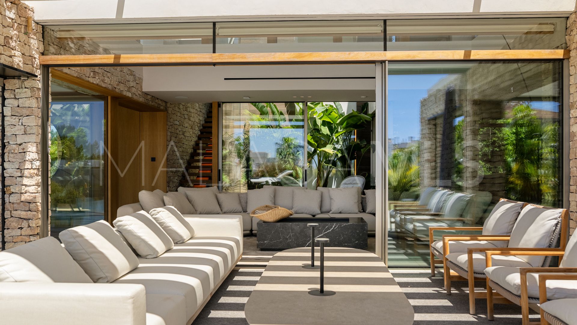 Villa for sale in Nueva Andalucia