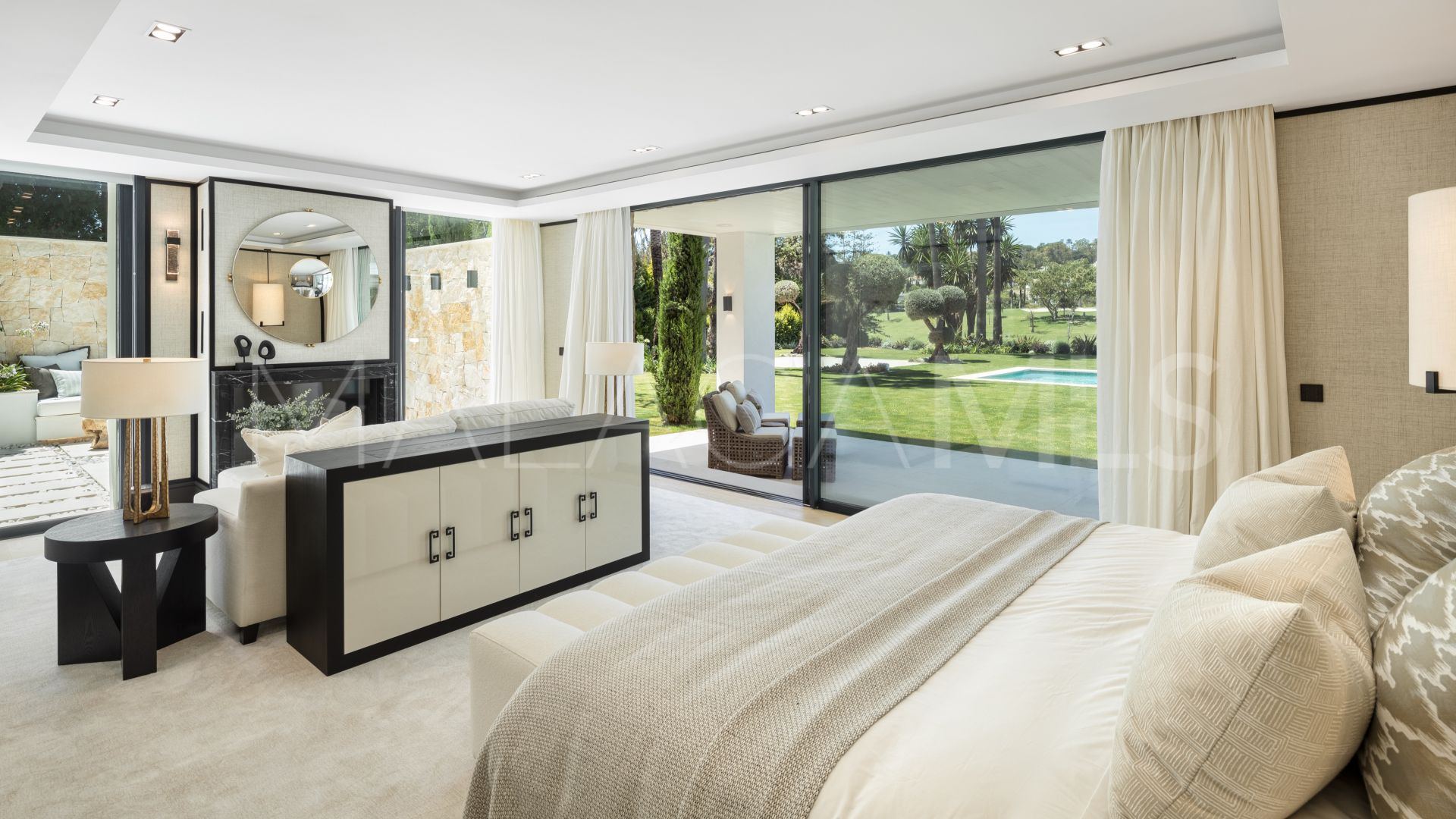 Villa for sale in Las Brisas