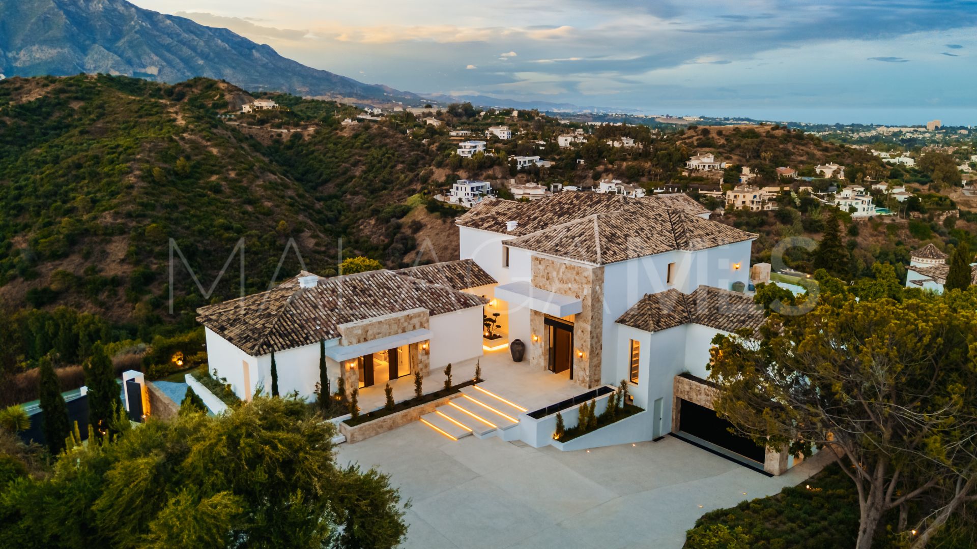 Se vende villa de 8 bedrooms in El Herrojo