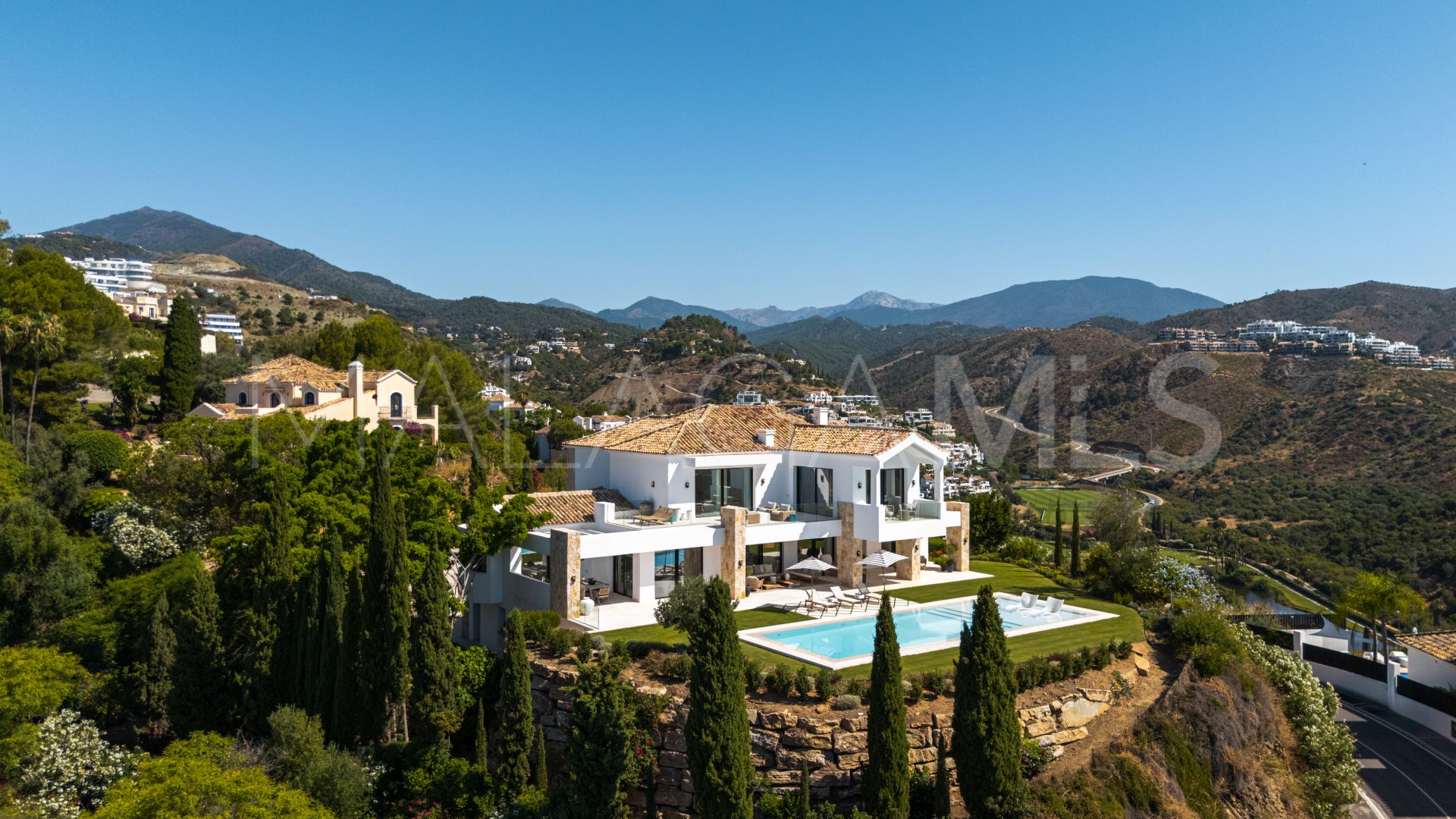 Se vende villa de 8 bedrooms in El Herrojo