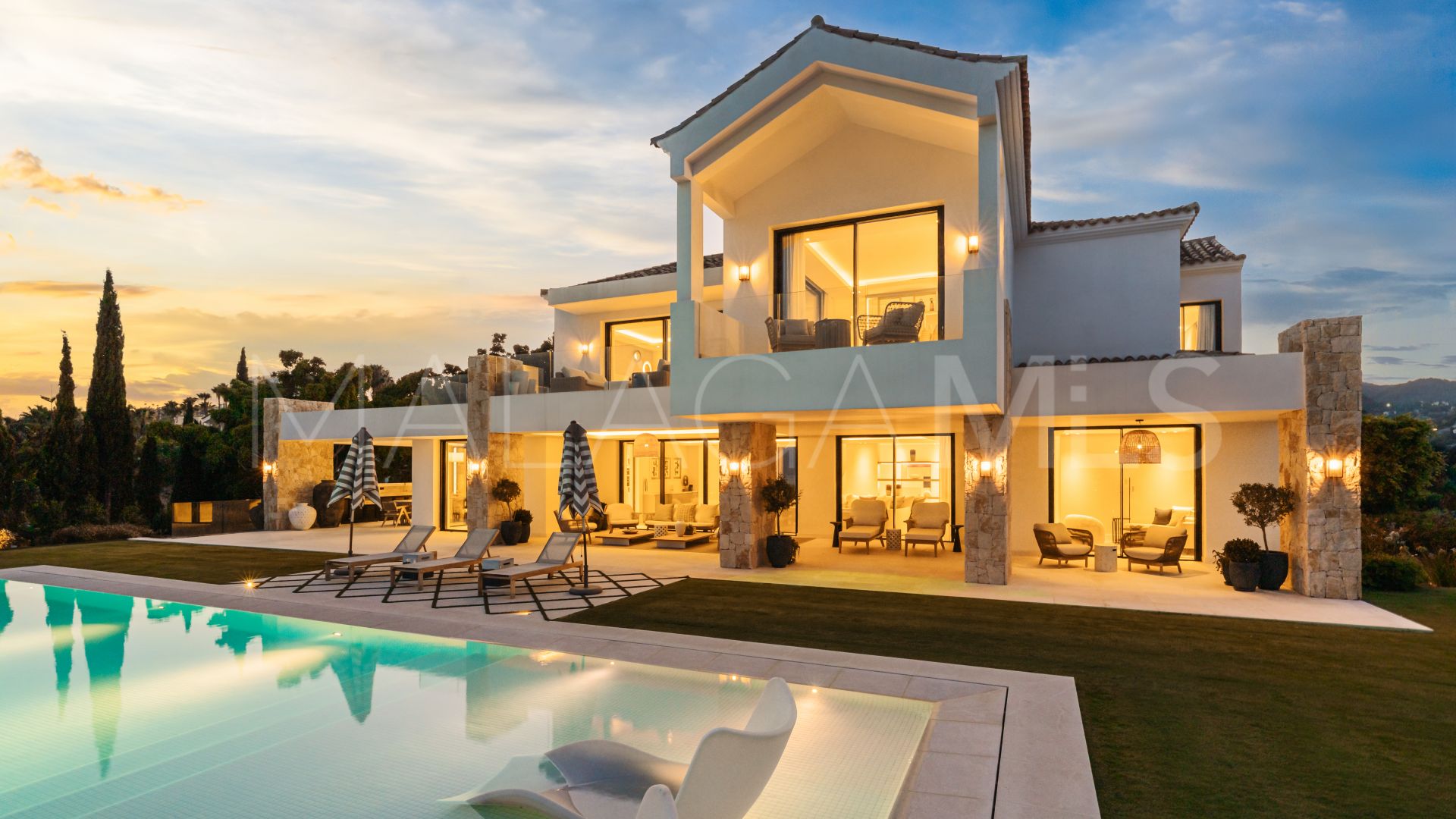 Se vende villa de 8 bedrooms in El Herrojo