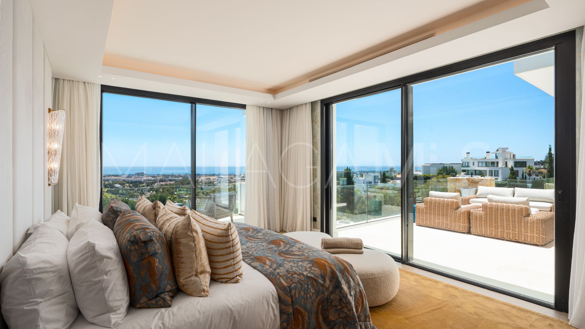 Se vende villa de 8 bedrooms in El Herrojo