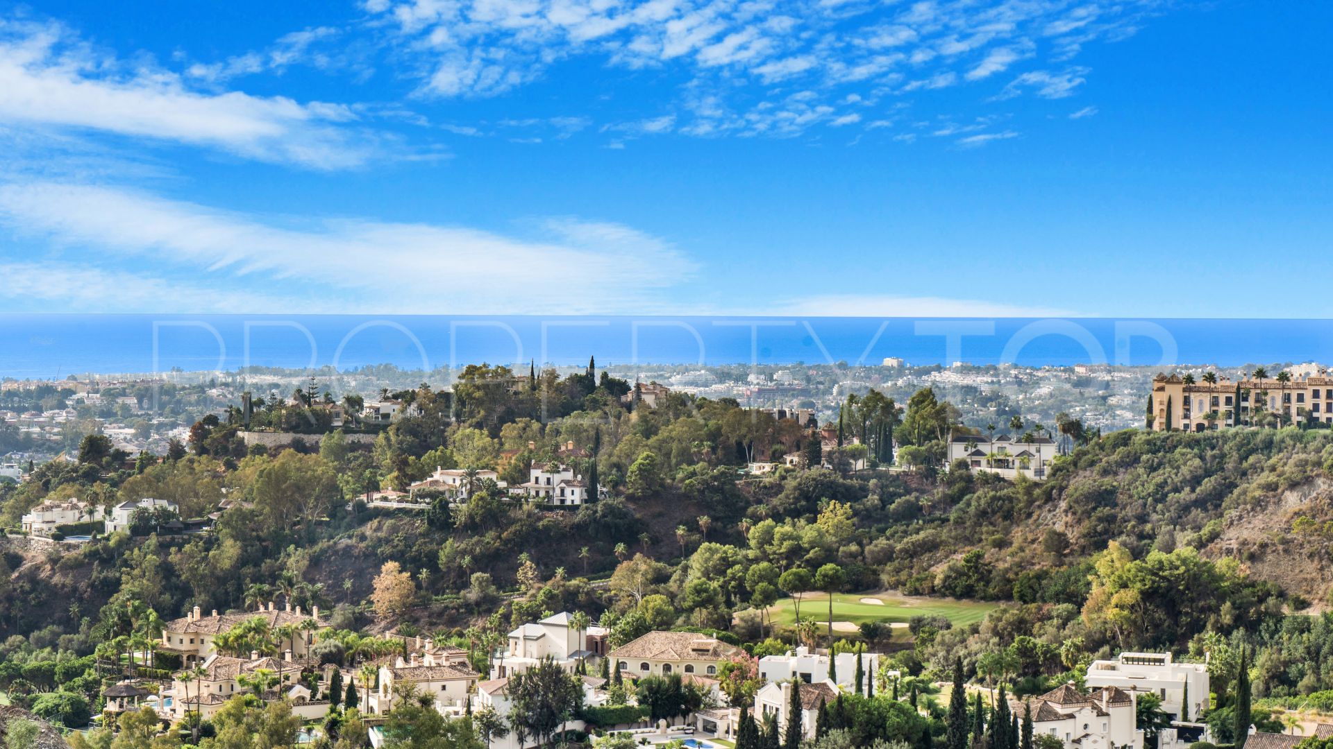 Atico a la venta con 2 dormitorios en The View Marbella