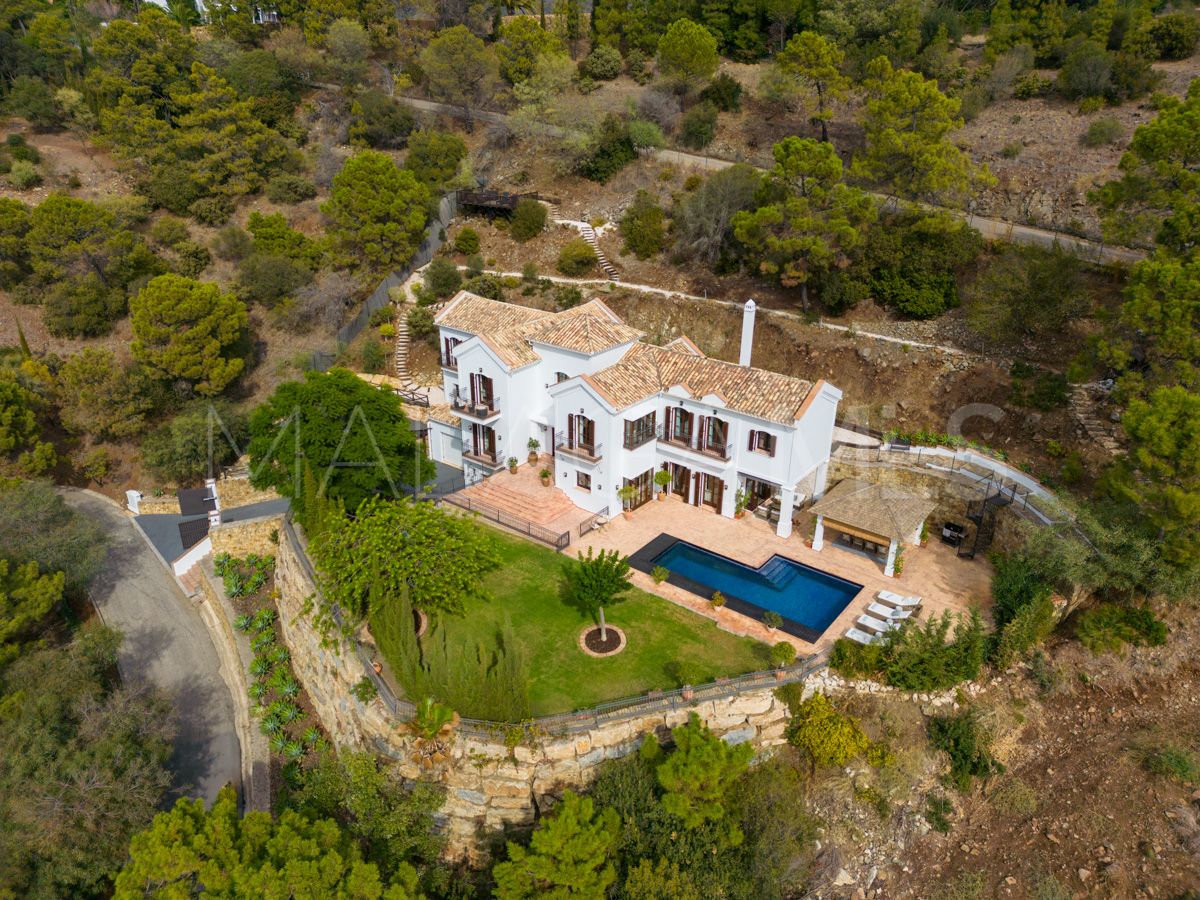 For sale El Madroñal villa with 6 bedrooms