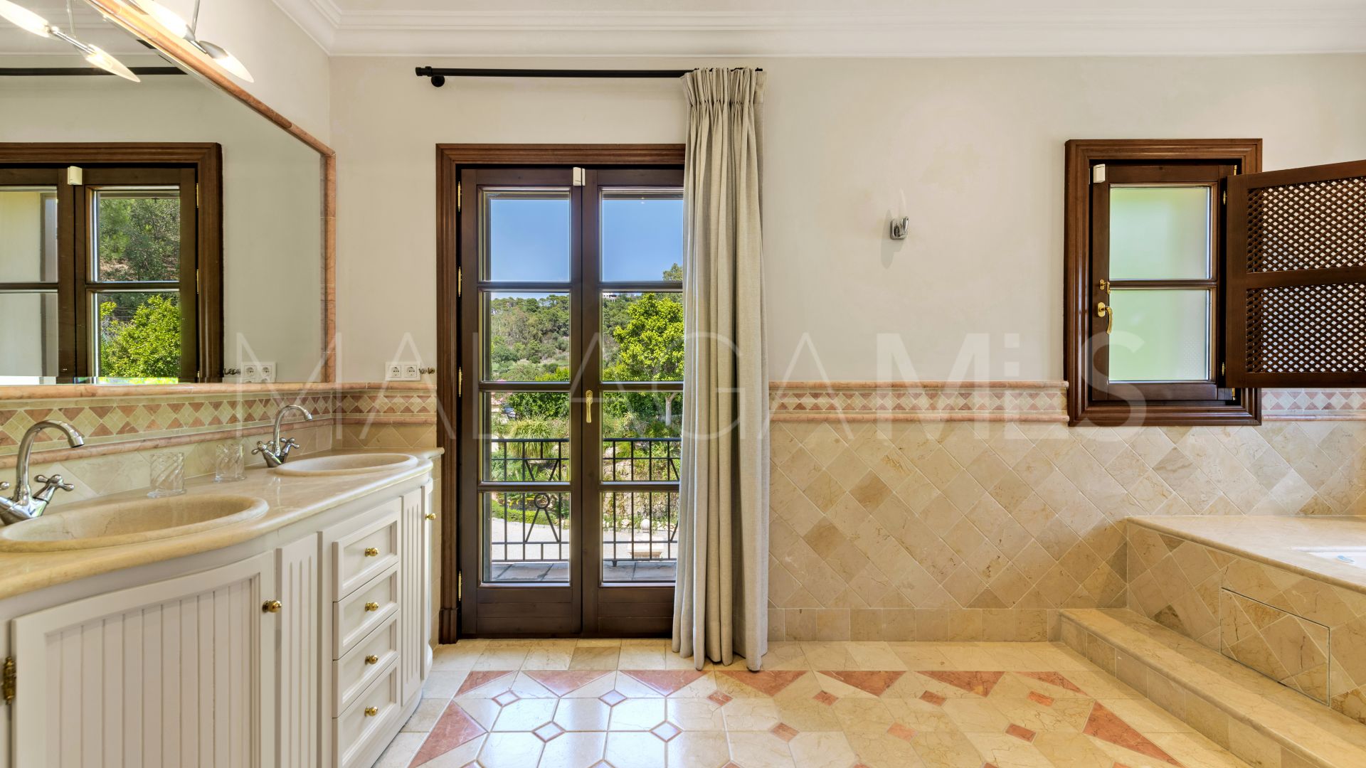 Villa for sale in La Zagaleta with 4 bedrooms