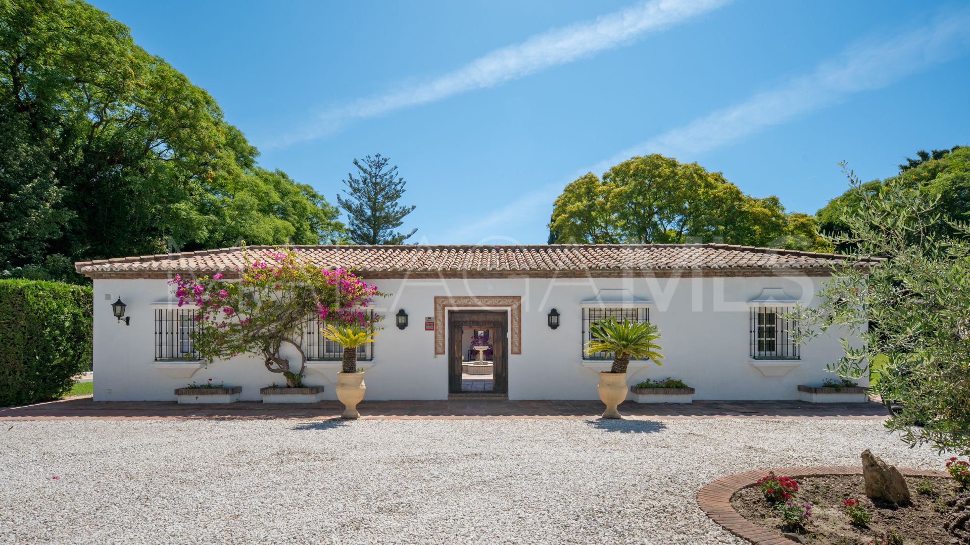 Villa for sale in Benahavis