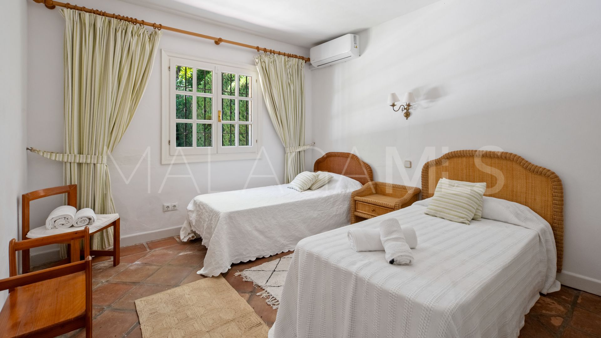 Villa for sale in Benahavis