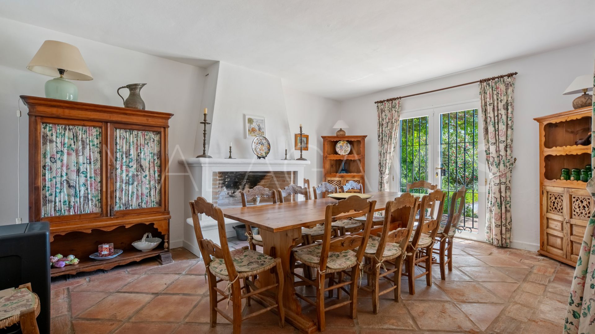 Villa for sale in Benahavis